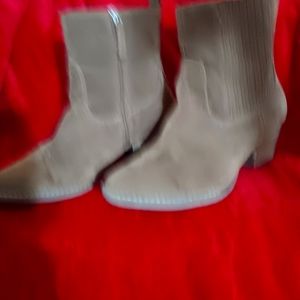 Size 8 suede tan short boots size 8